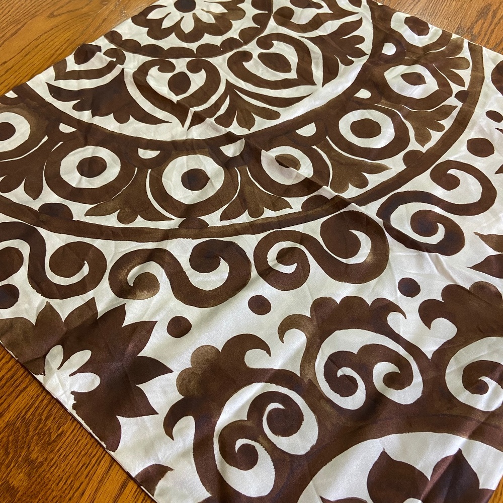 Pottery Barn Suzani Silk Pillow Cover; Zippered; Brown and White Medallion; NWT